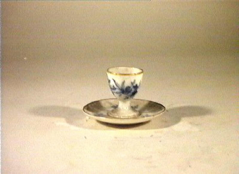 motivi decorativi vegetali e animali (portauovo) - manifattura reale di Prussia (sec. XIX)