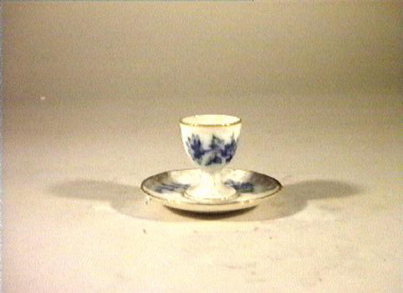 motivi decorativi vegetali e animali (portauovo) - manifattura reale di Prussia (sec. XIX)