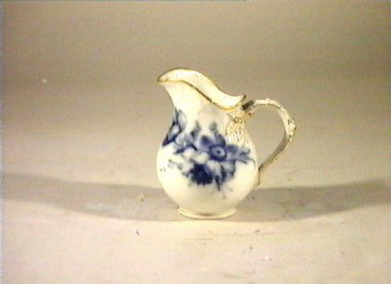 motivi decorativi vegetali e animali (lattiera) - manifattura reale di Prussia (sec. XIX)