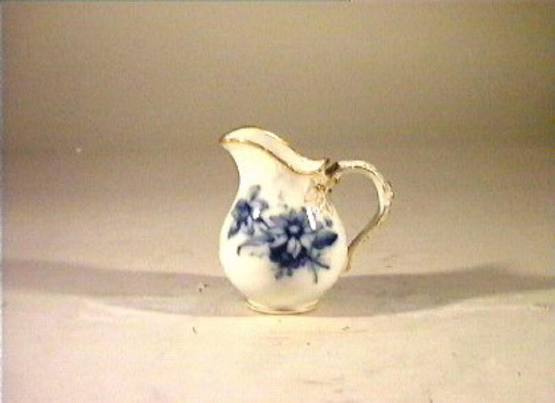 motivi decorativi vegetali e animali (lattiera) - manifattura reale di Prussia (sec. XIX)