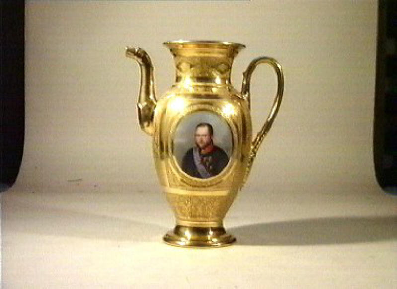 ritratto d'uomo (caffettiera) di Giovine Raffaele (sec. XIX)