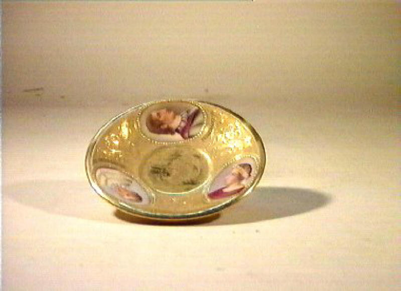 ritratto d'uomo (piattino) di Giovine Raffaele (sec. XIX)