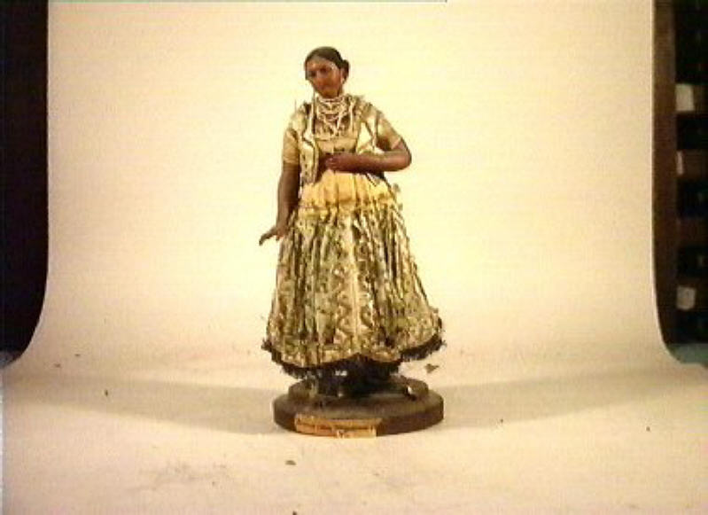 figura femminile (statuetta) - produzione messicana (sec. XIX)