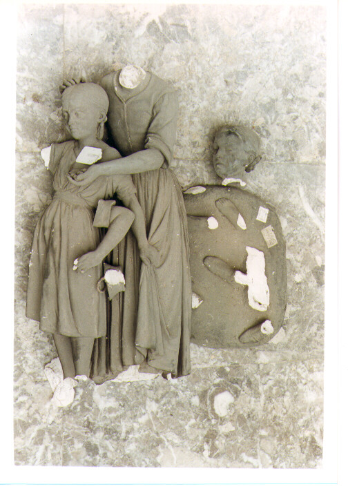 Il paniere di frutta versato, figura femminile con bambina (rilievo) di Liberti Francesco (terzo quarto sec. XIX)