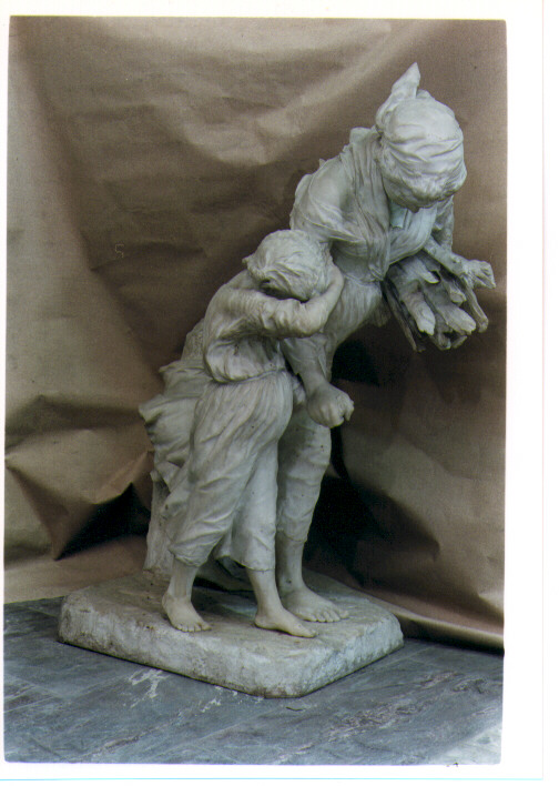 L'avvicinarsi della procella, figura femminile con bambina (scultura) di Belliazzi Raffaele (sec. XIX)