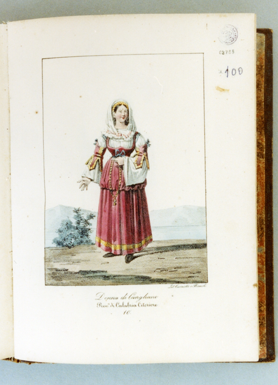 figura femminile in costume tradizionale (stampa a colori) di Bianchi Lorenzo, Cuciniello Domenico (sec. XIX)
