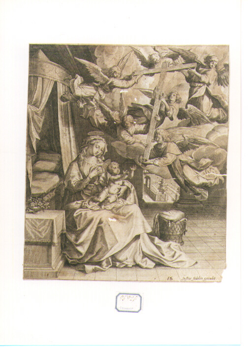 Madonna con Bambino e angeli che porgono Loro la Croce (stampa) di De Vos Marten (CERCHIA) (secc. XVI/ XVII)