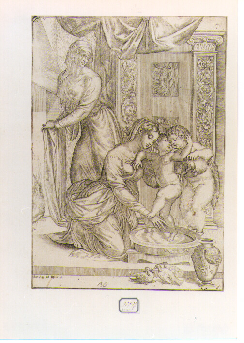 Madonna che lava Gesù Banbino aiutata da Santa Elisabetta e San Giovannino (stampa) di Angolo Battista detto Battista del Moro (sec. XVI)