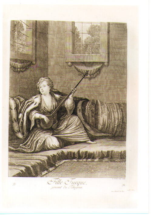 FIGURA FEMMINILE CHE SUONA IL TEHEGOUR (stampa) di Scotin Gerard Jean Baptiste I (sec. XVIII)