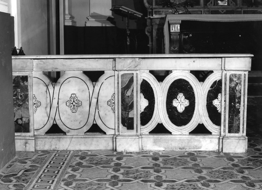 motivi decorativi (balaustrata di cappella) - bottega campana (prima metà sec. XX)