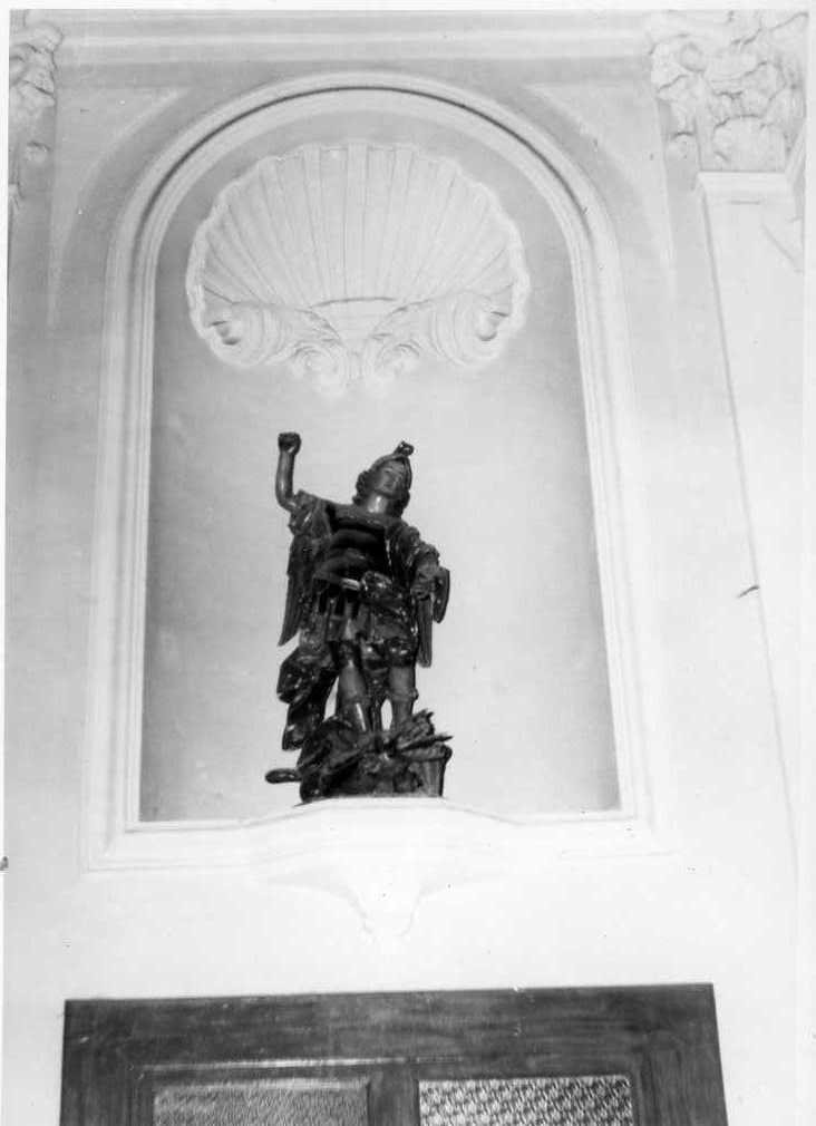 San Michele Arcangelo combatte il drago (statua) - bottega campana (sec. XVIII)