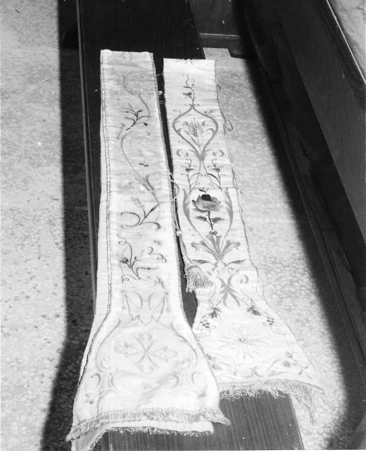 motivi decorativi floreali (stola, serie) - manifattura campana (prima metà sec. XX)