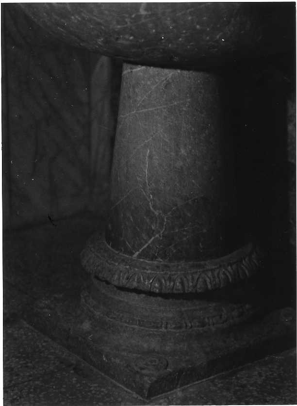 fonte battesimale - a fusto - bottega campana (seconda metà sec. XIX)