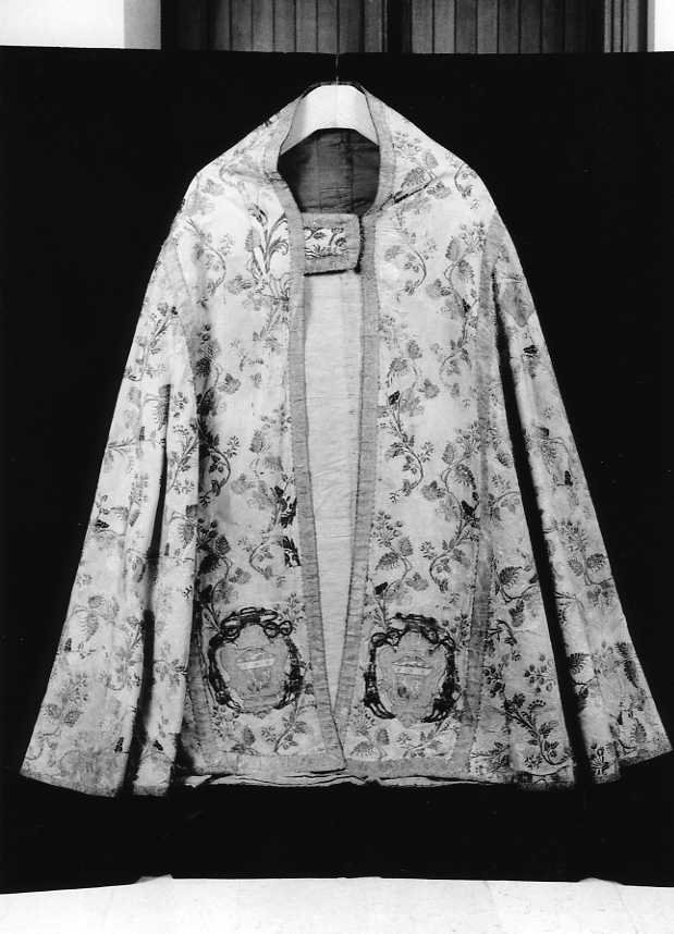 motivi decorativi floreali (piviale) - manifattura campana (sec. XVIII)