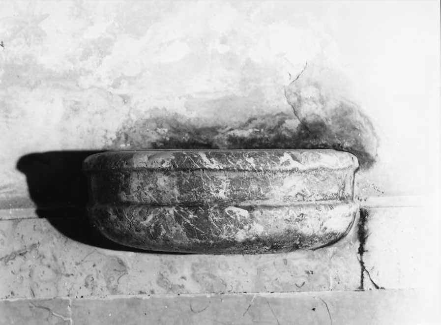 acquasantiera da parete - bottega campana (inizio sec. XVIII)