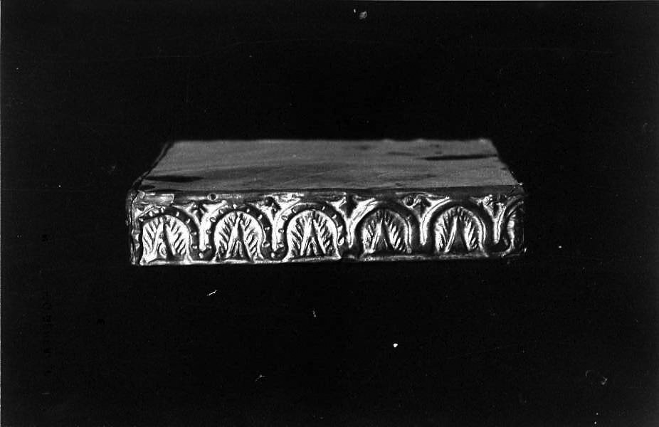 basamento - bottega campana (sec. XIX)