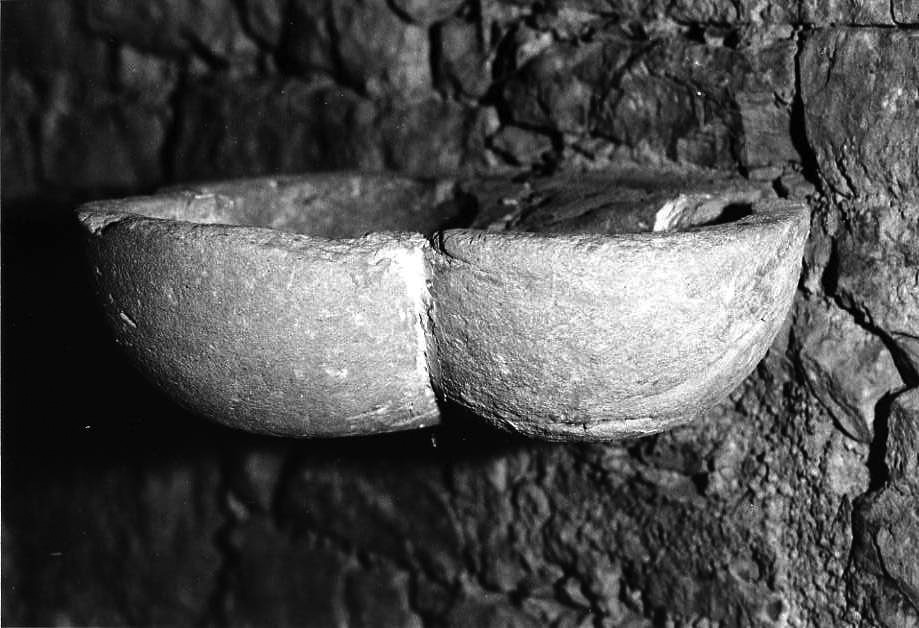 acquasantiera - a conchiglia, serie - bottega campana (sec. XVIII)