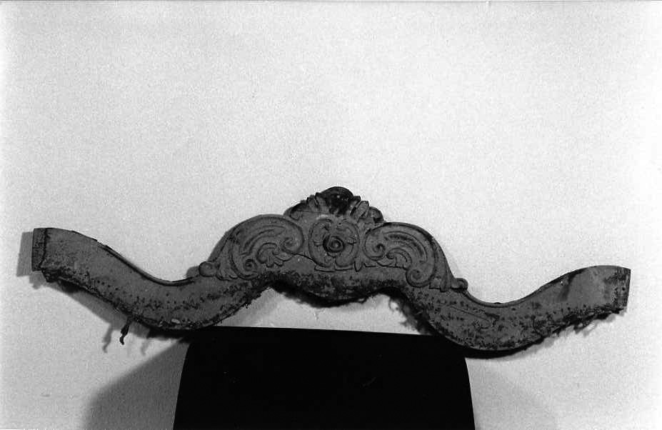 cornice, frammento - bottega campana (sec. XVIII)