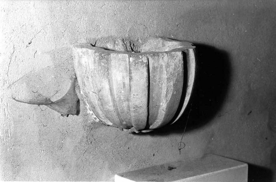 acquasantiera da parete - bottega campana (sec. XVIII)