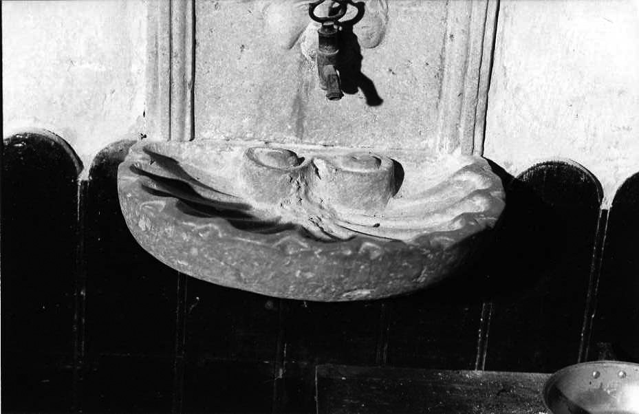 acquasantiera - a conchiglia - bottega campana (sec. XVIII)