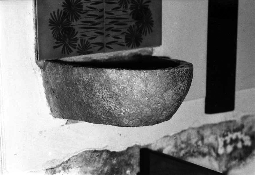 acquasantiera da parete - bottega campana (sec. XIX)