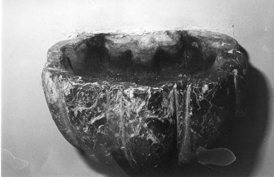 acquasantiera da parete - bottega campana (sec. XVIII)