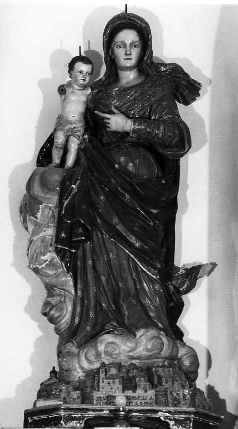 Madonna con Bambino (statua) di Iacobelli Silvester (sec. XVIII)