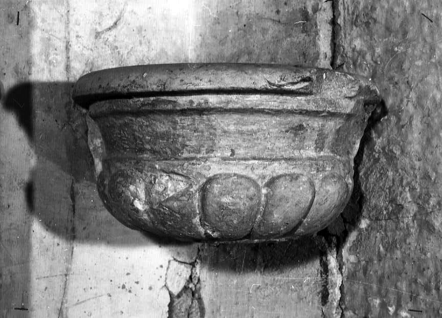 acquasantiera da parete - bottega campana (seconda metà sec. XVIII)