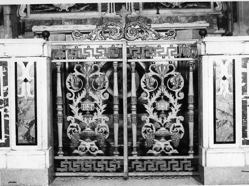 motivi decorativi geometrici e vegetali stilizzati (cancellata di cappella) - bottega campana (seconda metà sec. XVIII)