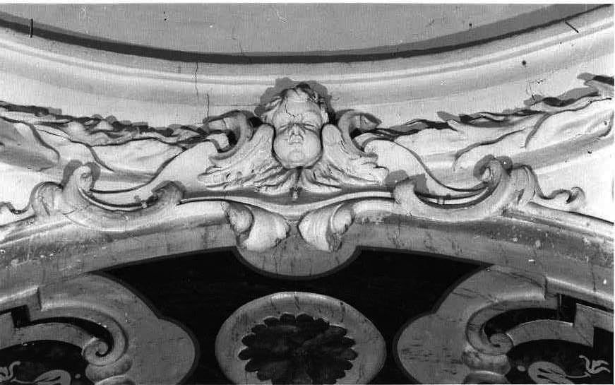 cherubino con festone vegetale (decorazione plastica, serie) - bottega campana (prima metà sec. XVIII)