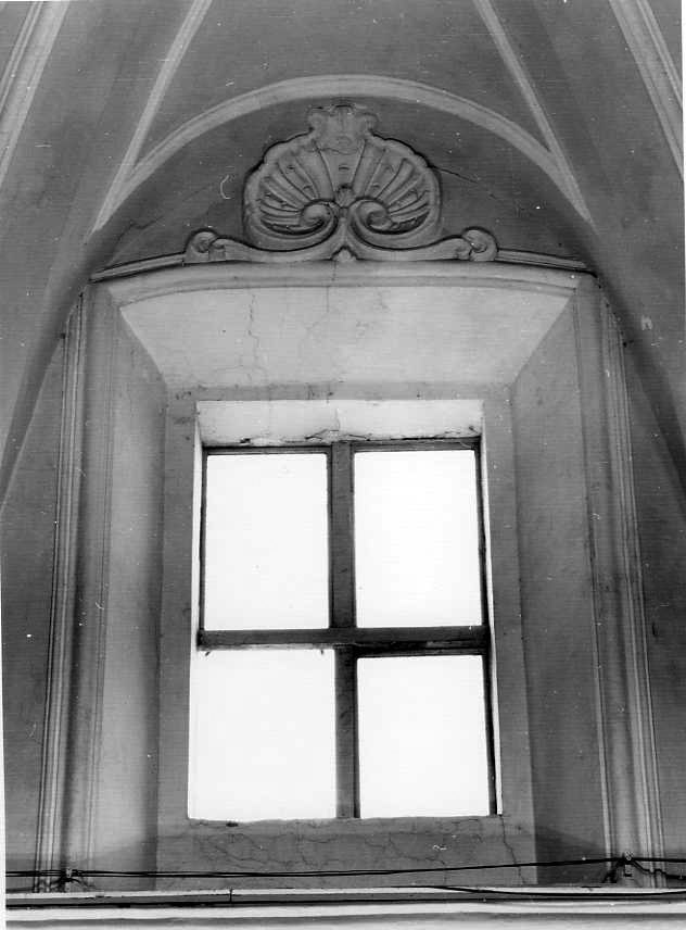 motivo decorativo a valve di conchiglia (mostra di finestra) - bottega campana (prima metà sec. XVIII)