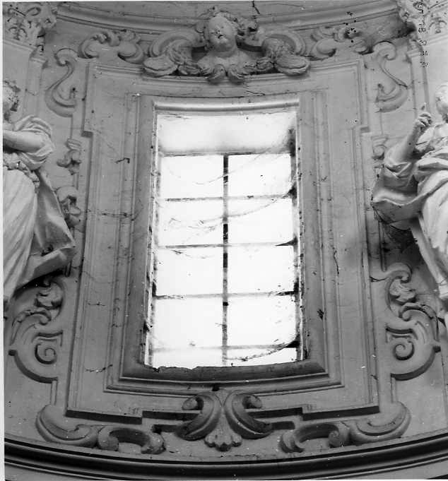 cherubini e motivi decorativi fitomorfi (mostra di finestra) - bottega campana (prima metà sec. XVIII)