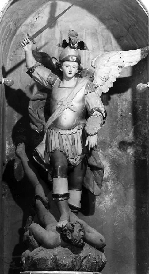San Michele Arcangelo combatte Satana (gruppo scultoreo) - bottega campana (sec. XIX)