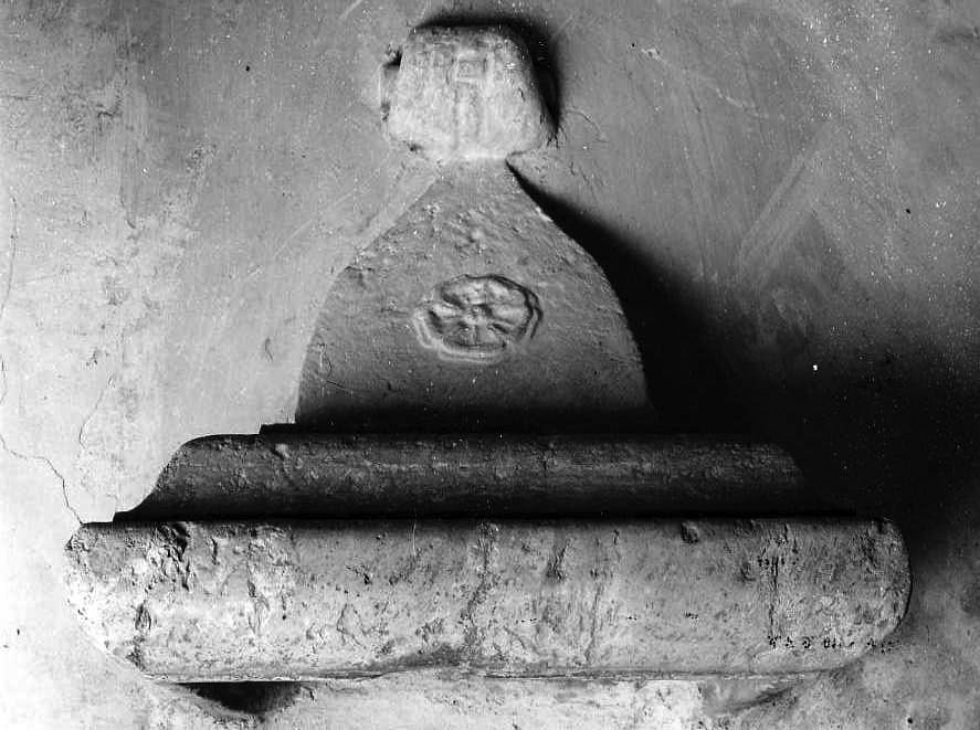 acquasantiera da parete, serie - bottega campana (sec. XVIII)