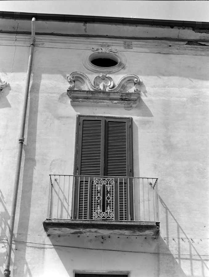 motivo decorativo a volute (decorazione plastica, serie) - bottega campana (sec. XVIII)