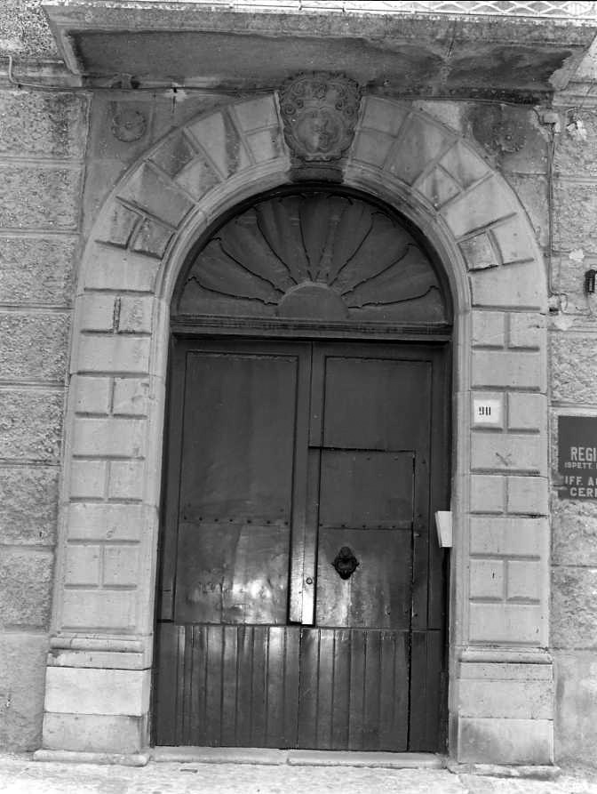 archivolto di portale - bottega campana (fine sec. XVII)