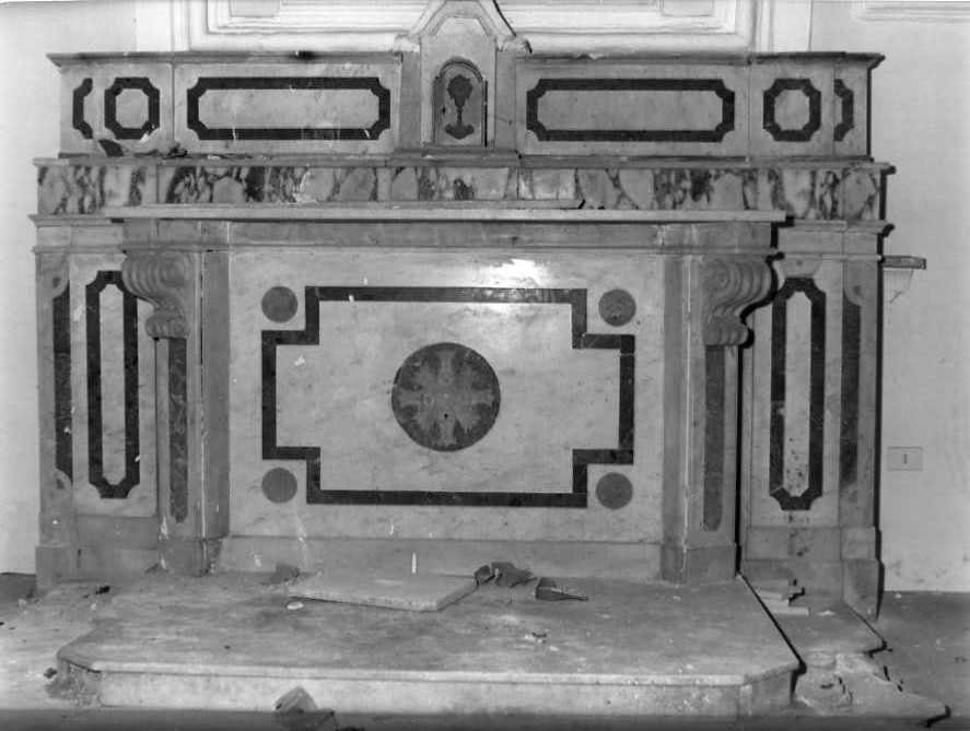 altare - a blocco - bottega campana (prima metà sec. XX)