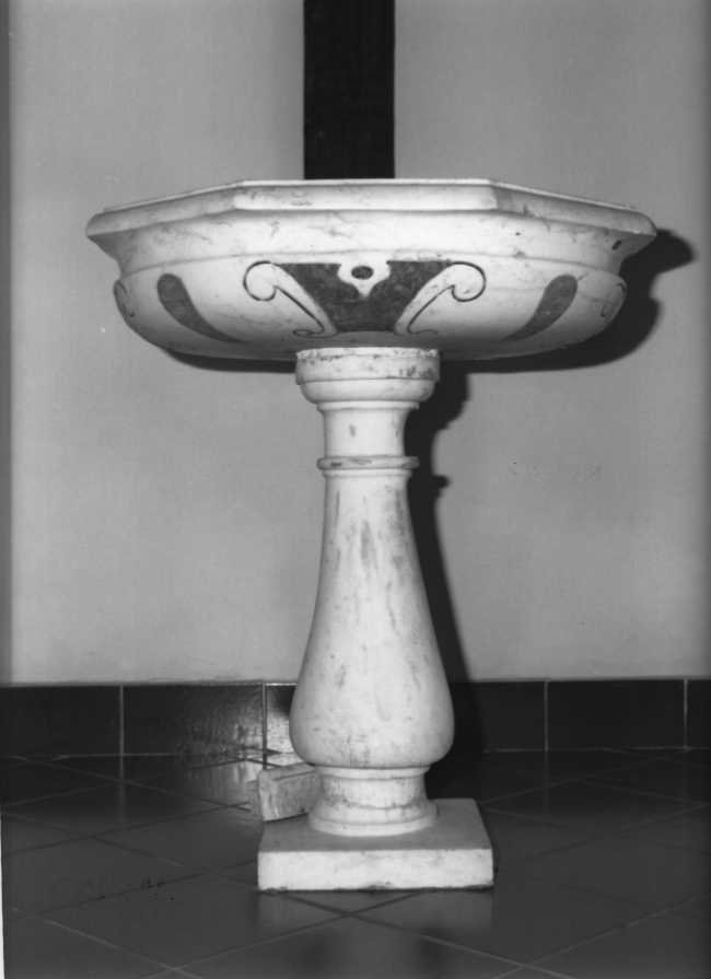 fonte battesimale - a fusto - bottega campana (sec. XVIII)