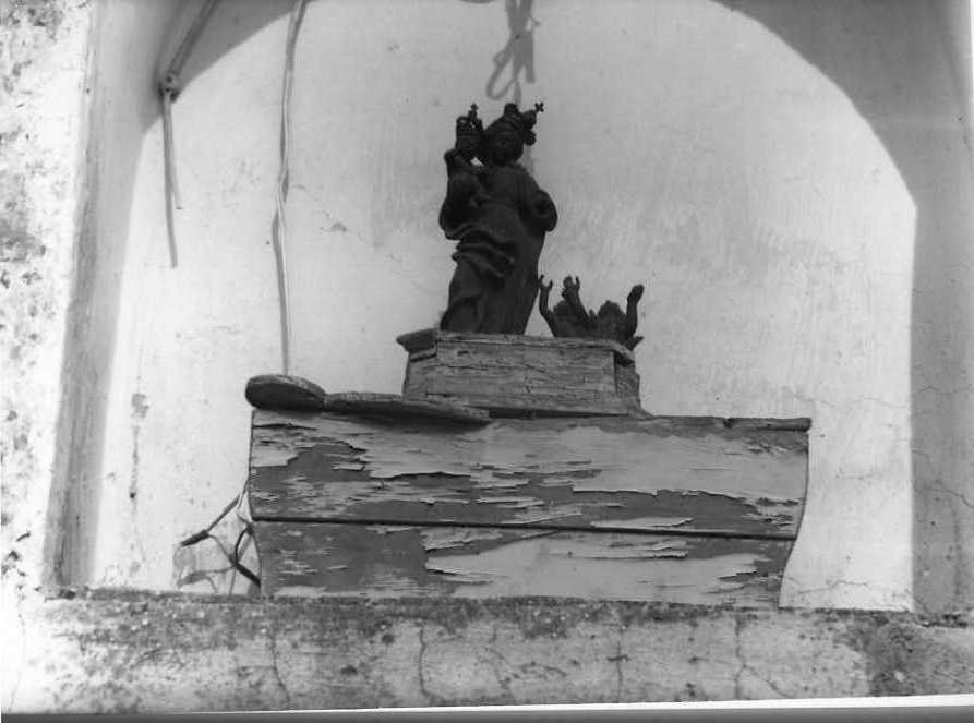 Madonna con Bambino (statuetta devozionale) - bottega campana (sec. XIX)