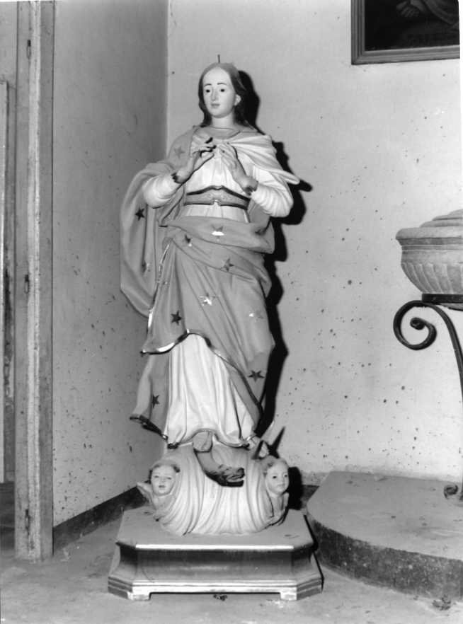 Madonna con personaggi che implorano il suo aiuto (statua) - bottega campana (sec. XIX)