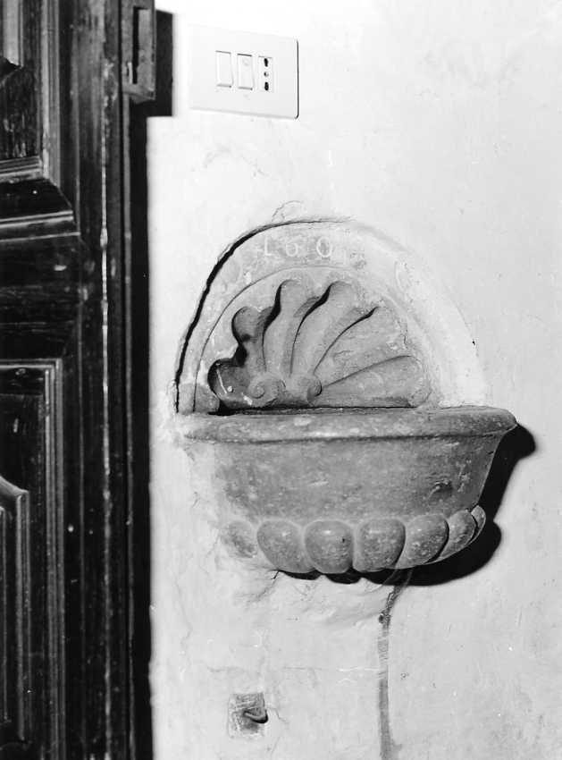 acquasantiera da parete - bottega campana (sec. XVII)