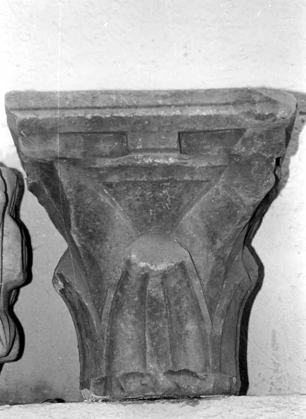 motivi decorativi vegetali stilizzati (capitello) - bottega campana (secc. XII/ XIII)