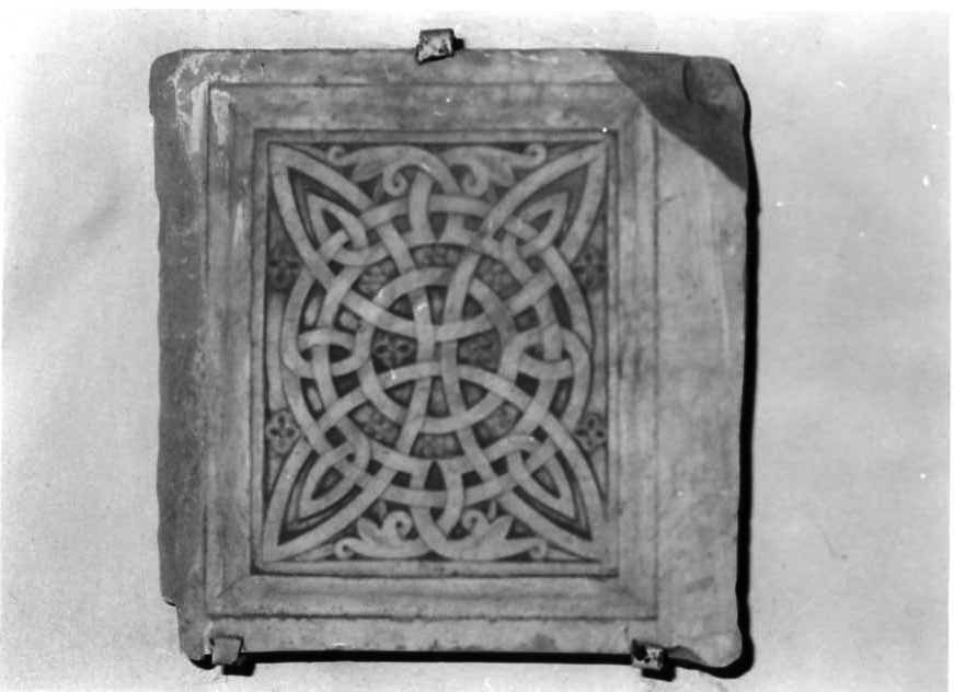 motivi decorativi geometrici e vegetali stilizzati (rilievo, frammento) - bottega campana (secc. XII/ XIII)
