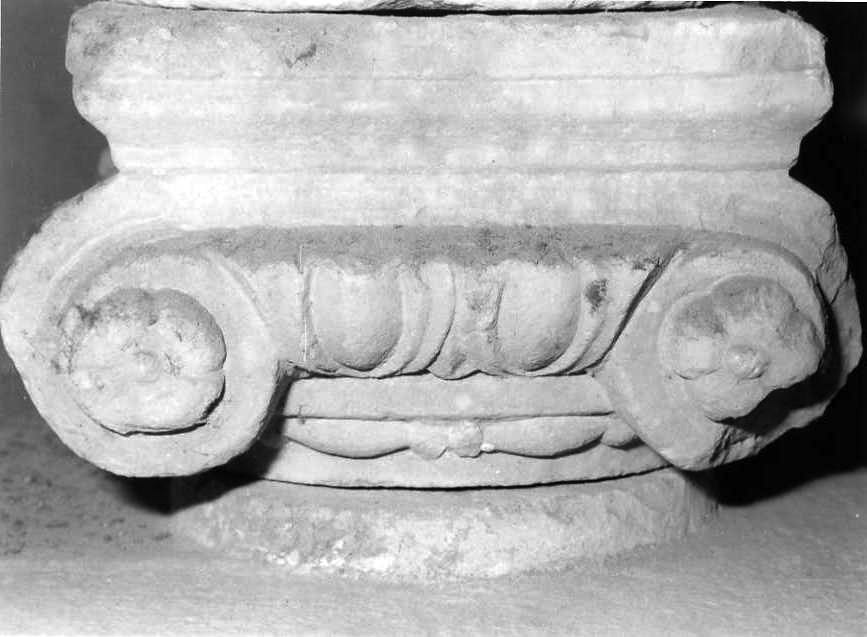 motivi decorativi a volute (capitello ionico) - bottega campana (sec. XVIII)