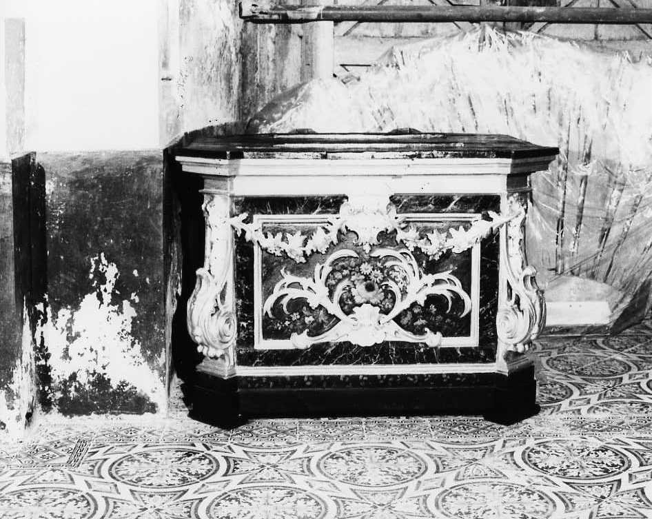 basamento - bottega campana (prima metà sec. XIX)