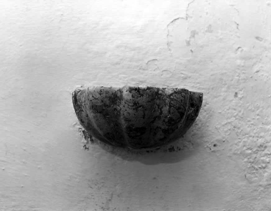 acquasantiera - a conchiglia - bottega campana (sec. XIX)