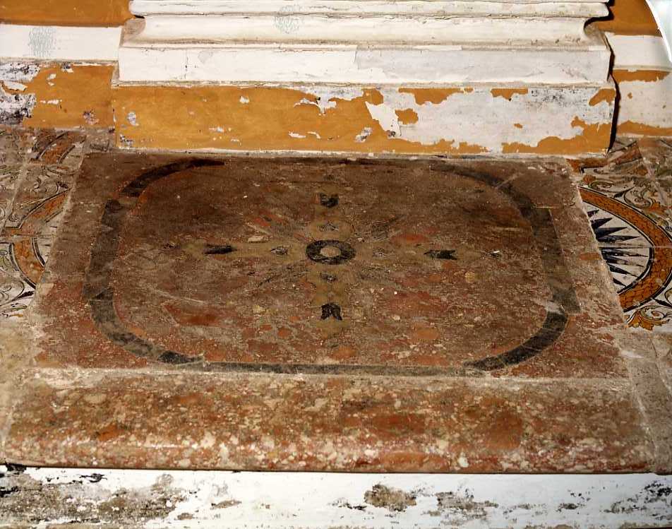 croce (basamento d'altare) - bottega campana (sec. XVIII)