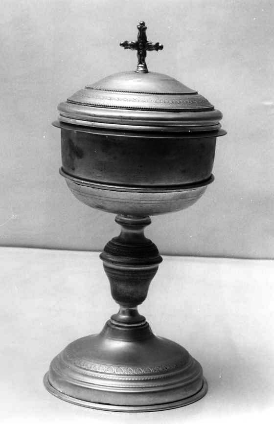 pisside - bottega campana (primo quarto sec. XX)