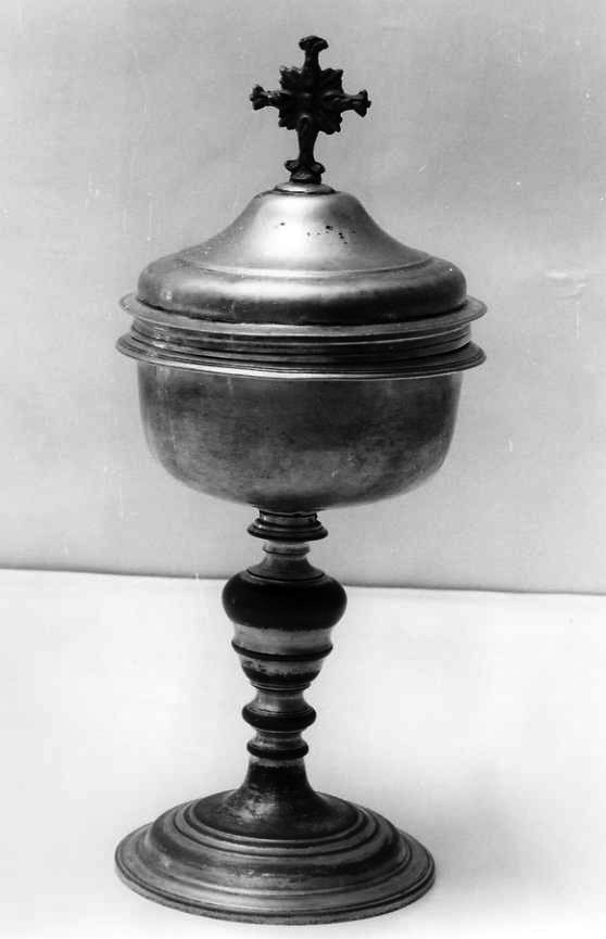 pisside - bottega campana (prima metà sec. XX)