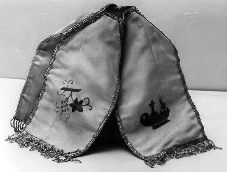 conopeo di pisside - manifattura campana (prima metà sec. XX)